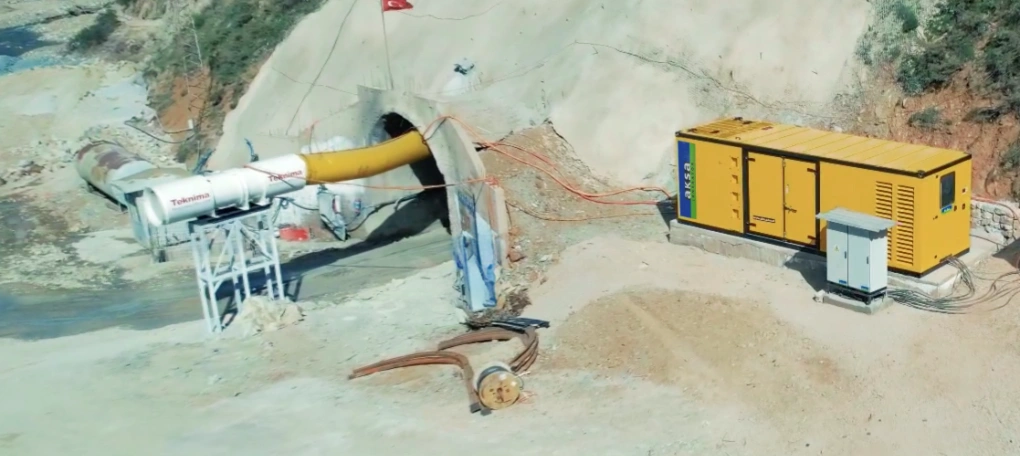 Zorlu çalışma koşullarında:<b>Aksa Jeneratör</b>